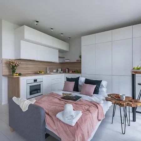 Golden - 10th Floor View, Slominskiego